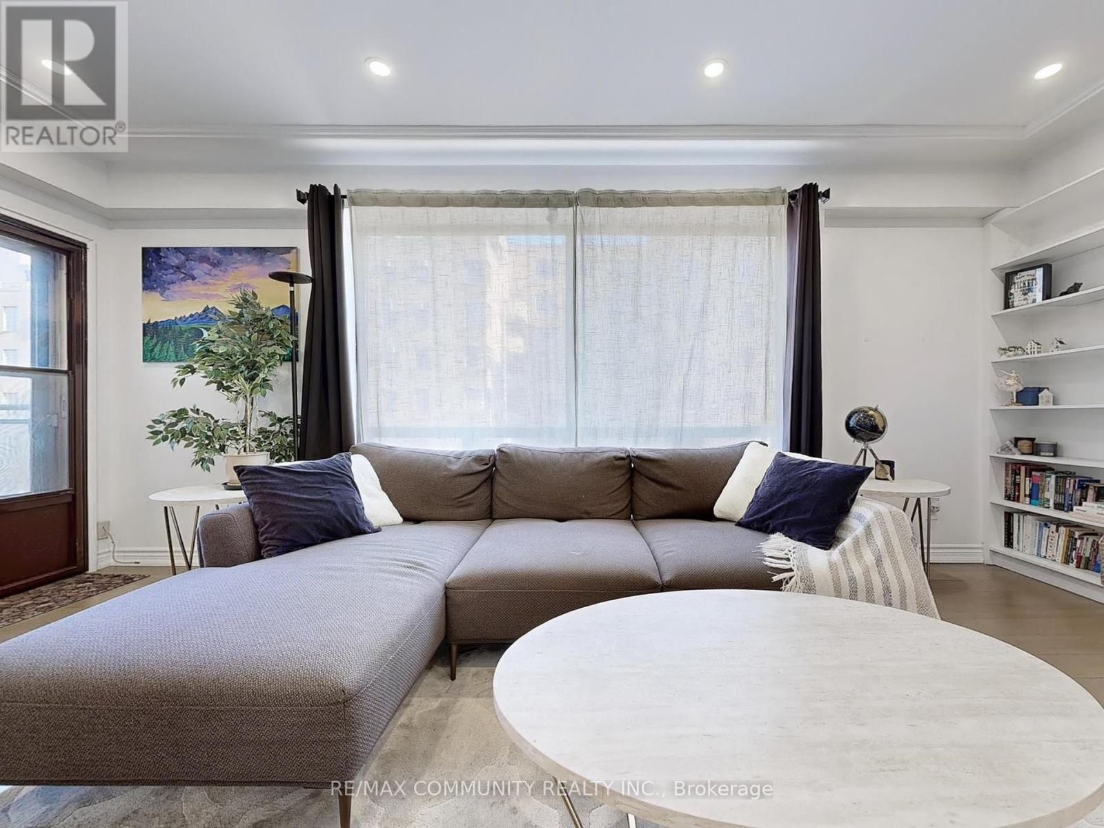 Photo 6 of 309 740 Eglinton Avenue W, Toronto ON