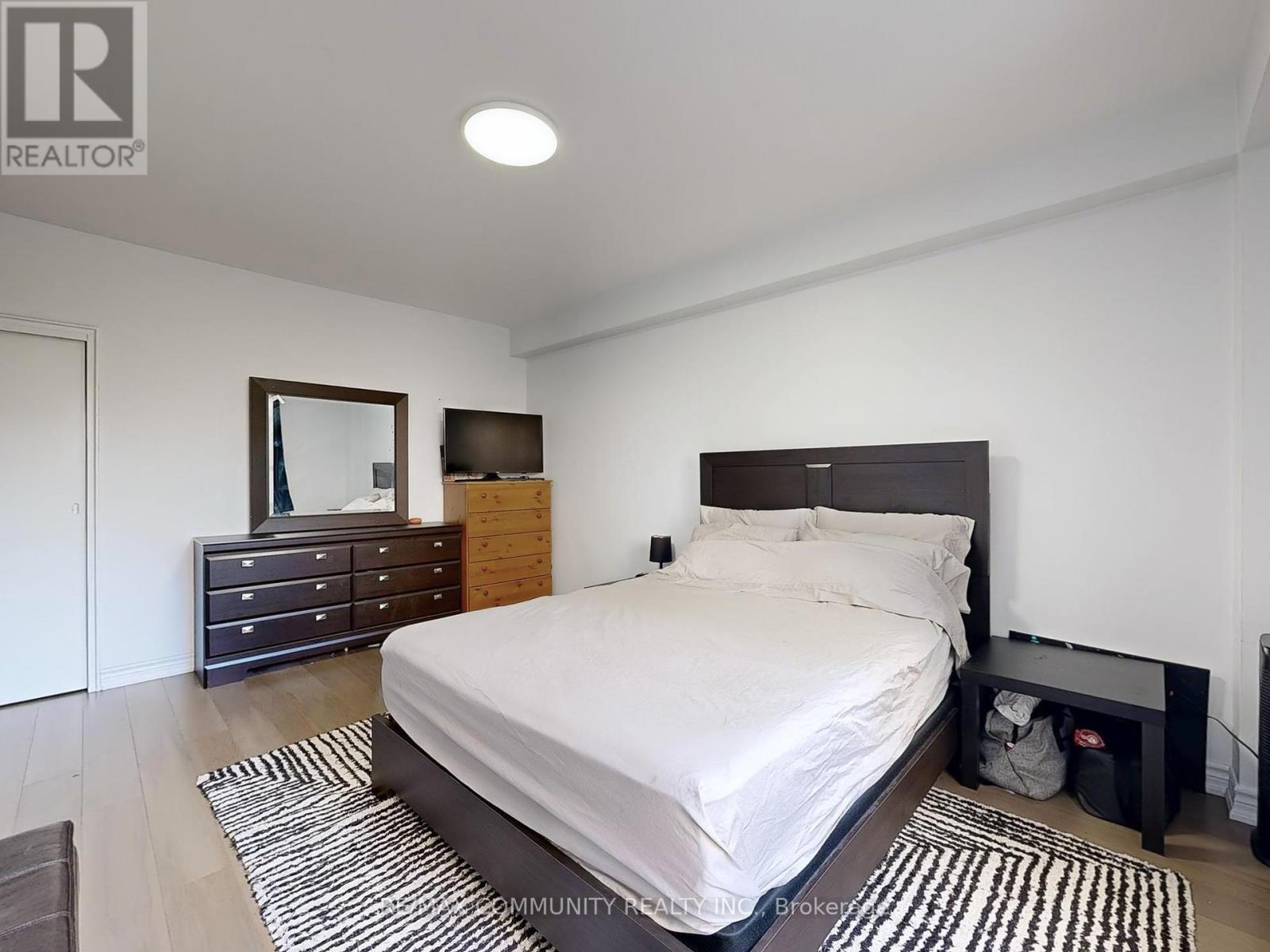 Photo 4 of 309 740 Eglinton Avenue W, Toronto ON