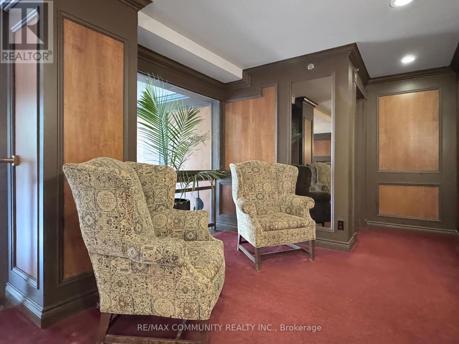 Photo 3 of 309 740 Eglinton Avenue W, Toronto ON