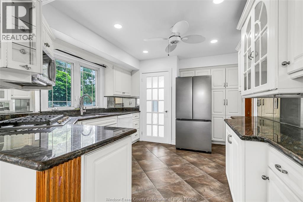 Photo 11 of 2728 Radisson Avenue, Windsor ON