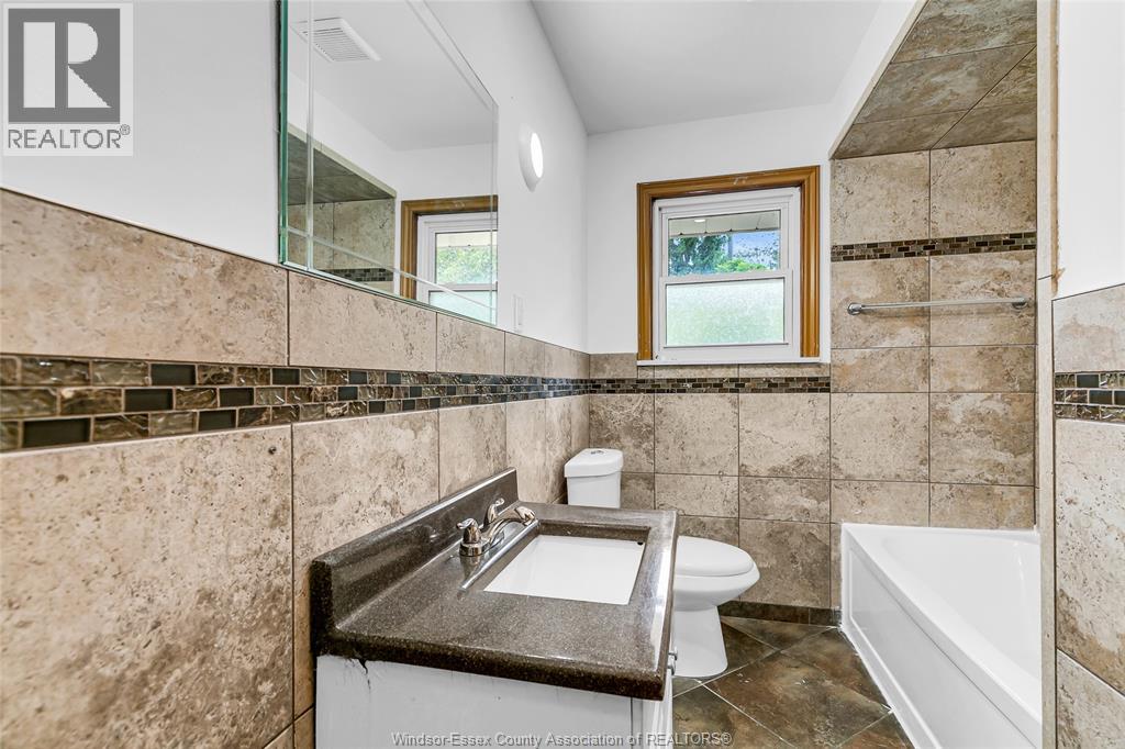 Photo 16 of 2728 Radisson Avenue, Windsor ON