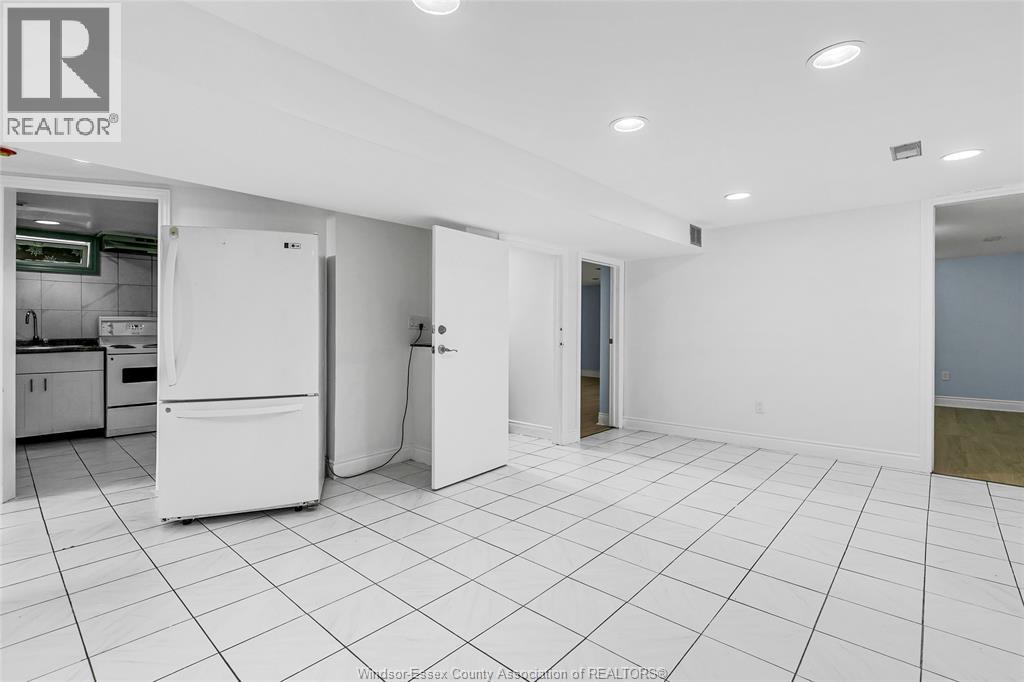 Photo 18 of 2728 Radisson Avenue, Windsor ON