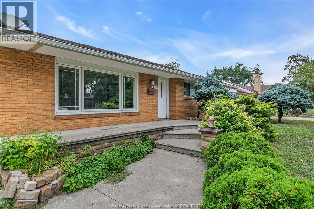 Photo 3 of 2728 Radisson Avenue, Windsor ON