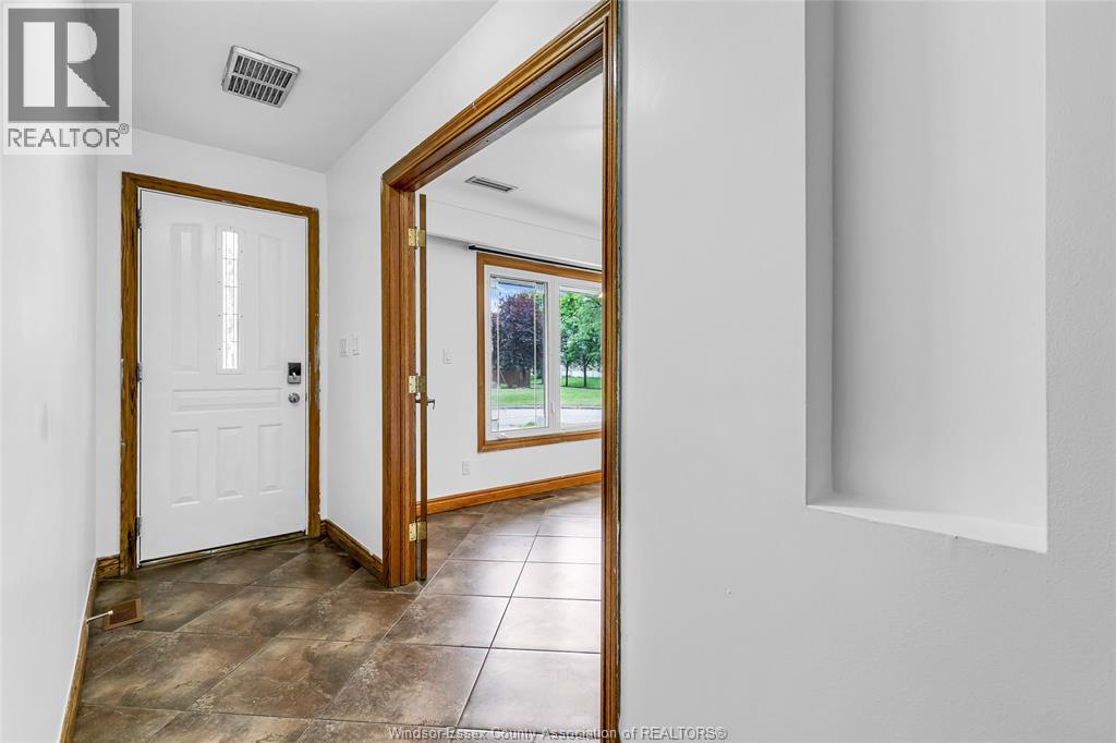 Photo 4 of 2728 Radisson Avenue, Windsor ON