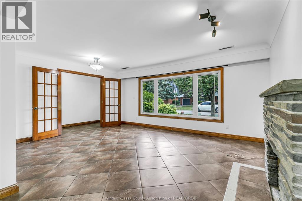 Photo 6 of 2728 Radisson Avenue, Windsor ON