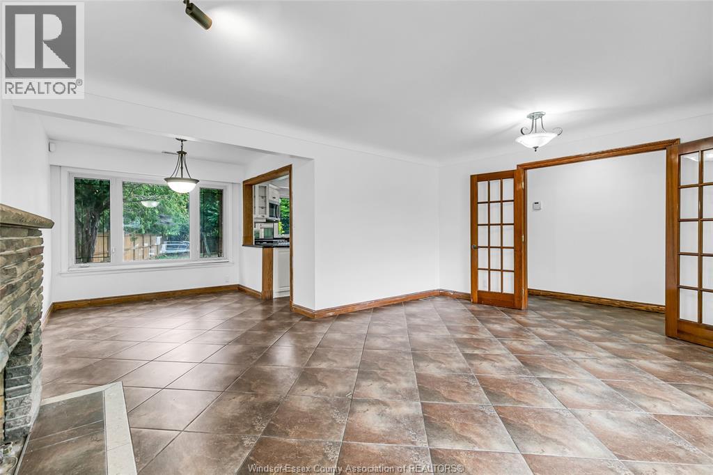 Photo 7 of 2728 Radisson Avenue, Windsor ON