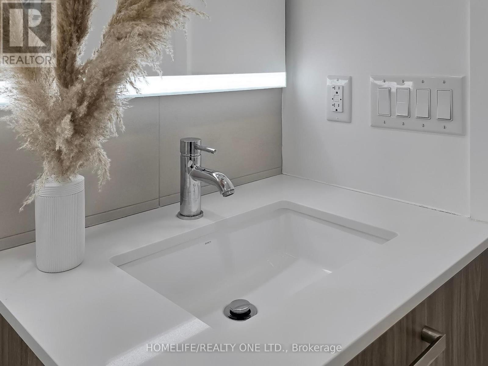 Photo 16 of 402 1331 Queen Street E, Toronto ON