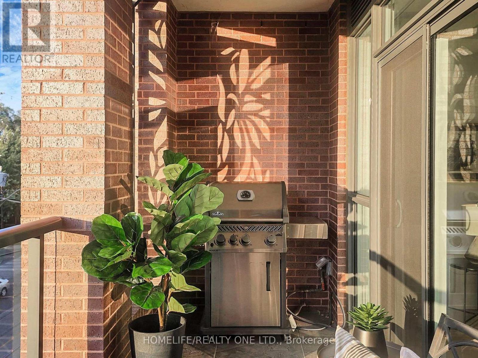 Photo 32 of 402 1331 Queen Street E, Toronto ON