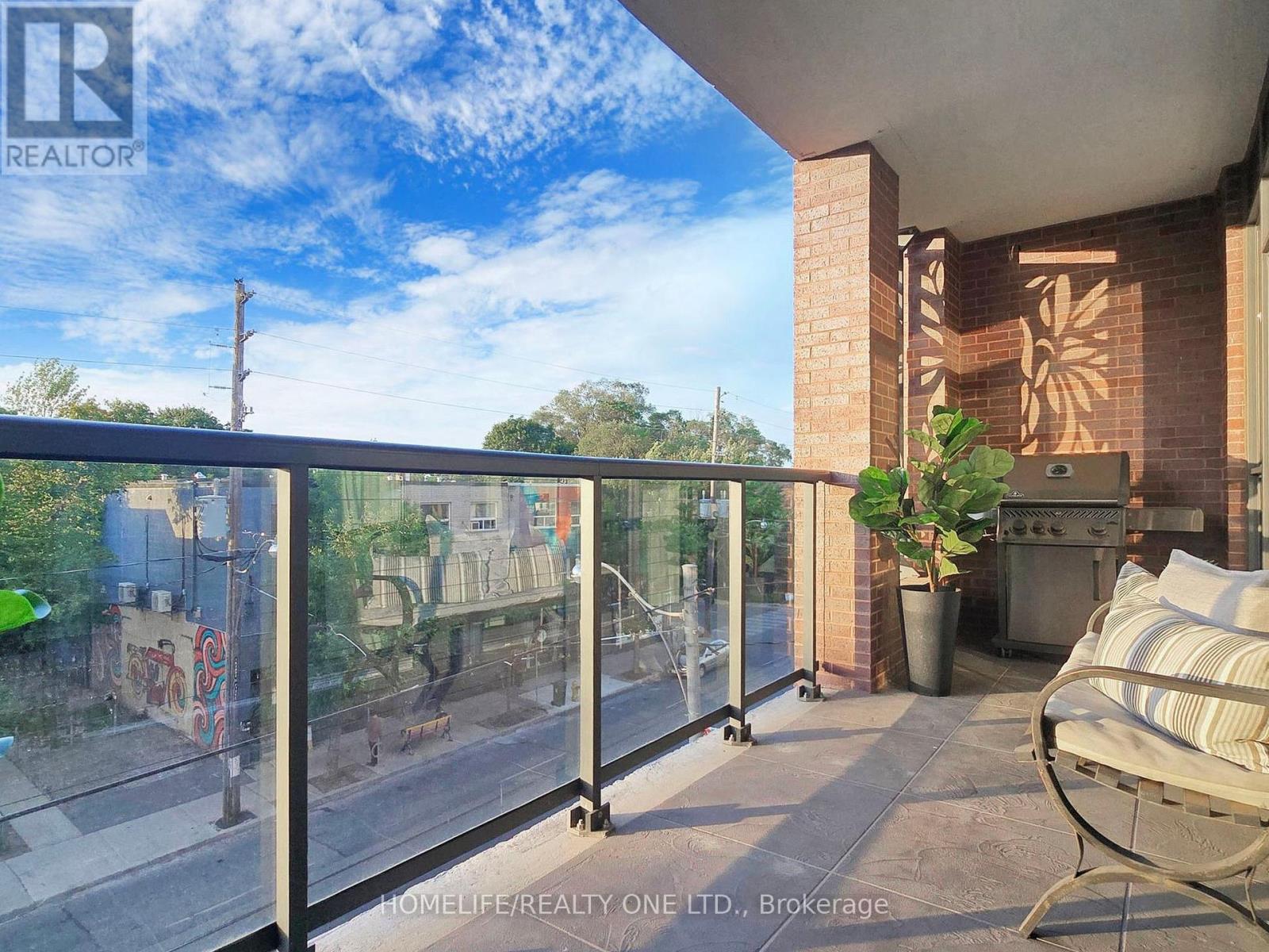 Photo 6 of 402 1331 Queen Street E, Toronto ON