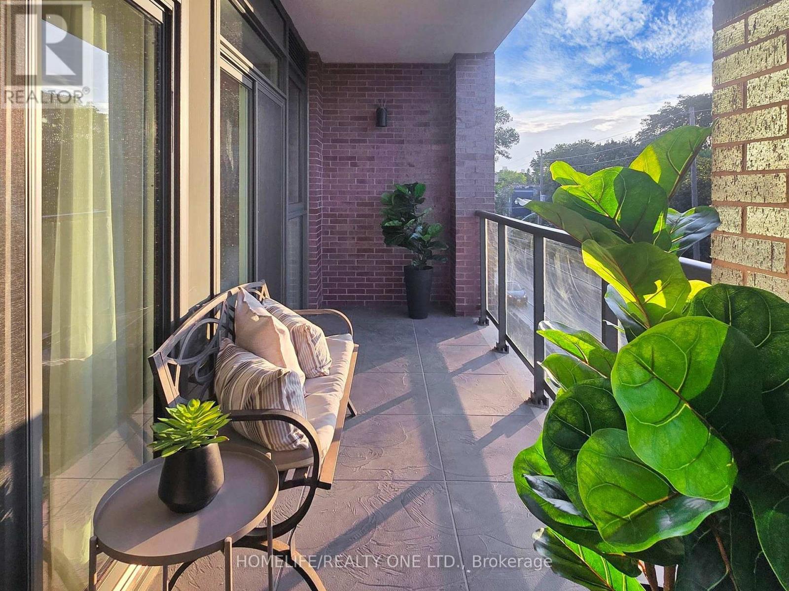 Photo 33 of 402 1331 Queen Street E, Toronto ON