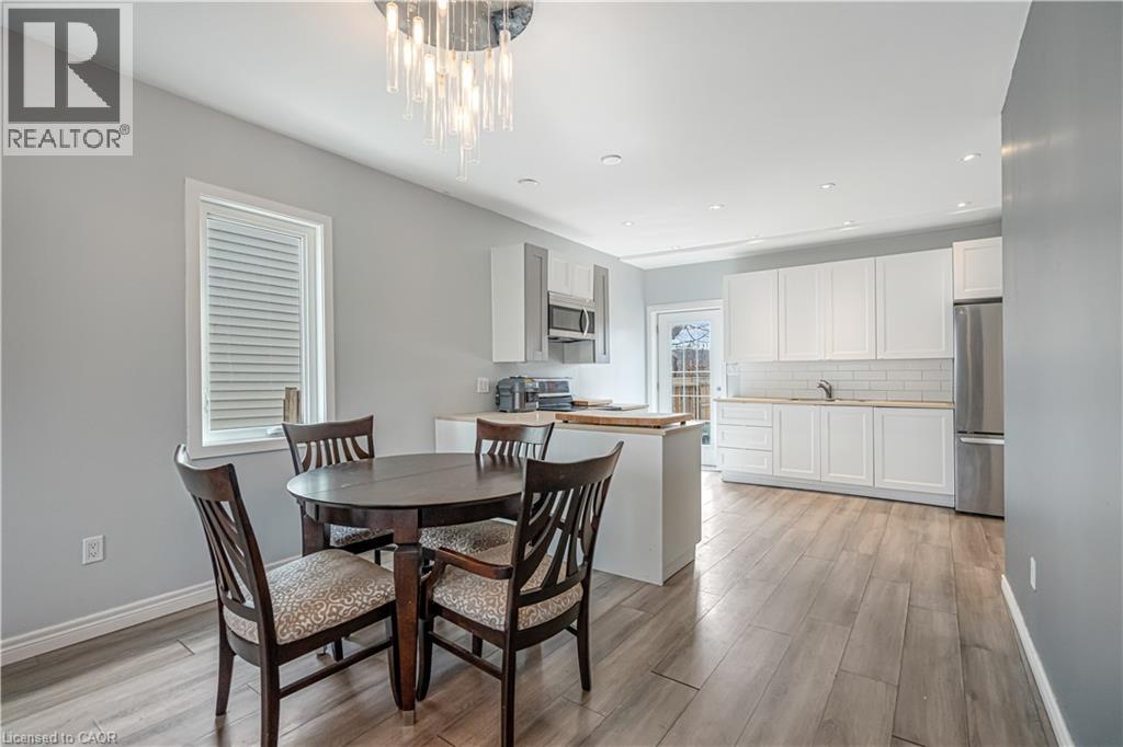 Photo 2 of 174 Mcanulty Boulevard, Hamilton ON