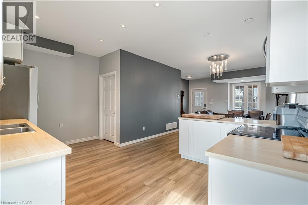 Photo 21 of 174 Mcanulty Boulevard, Hamilton ON
