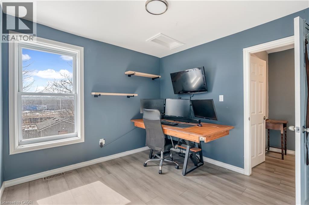 Photo 4 of 174 Mcanulty Boulevard, Hamilton ON