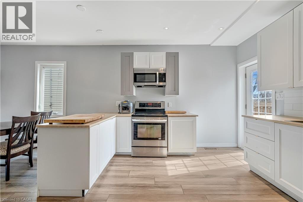 Photo 3 of 174 Mcanulty Boulevard, Hamilton ON