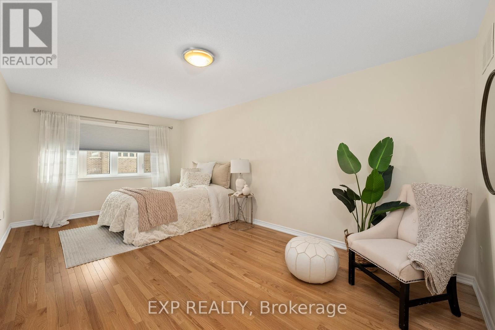 Photo 5 of 55 Walter Proctor Road, East Gwillimbury ON