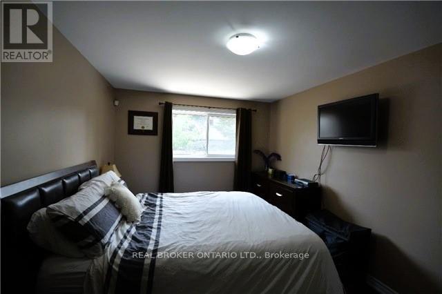 Photo 16 of Main Fl 710 Sunnypoint Drive, Newmarket ON