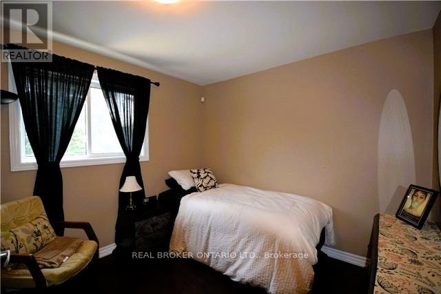 Photo 6 of Main Fl 710 Sunnypoint Drive, Newmarket ON