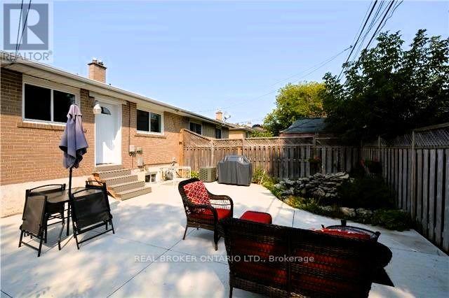 Photo 13 of Main Fl 710 Sunnypoint Drive, Newmarket ON