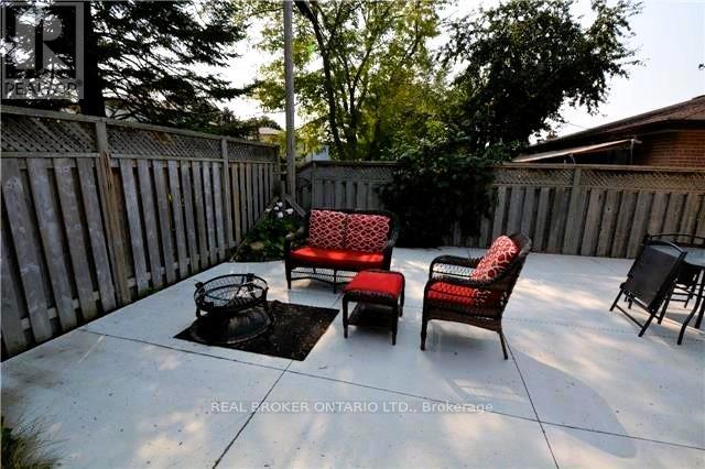 Photo 18 of Main Fl 710 Sunnypoint Drive, Newmarket ON