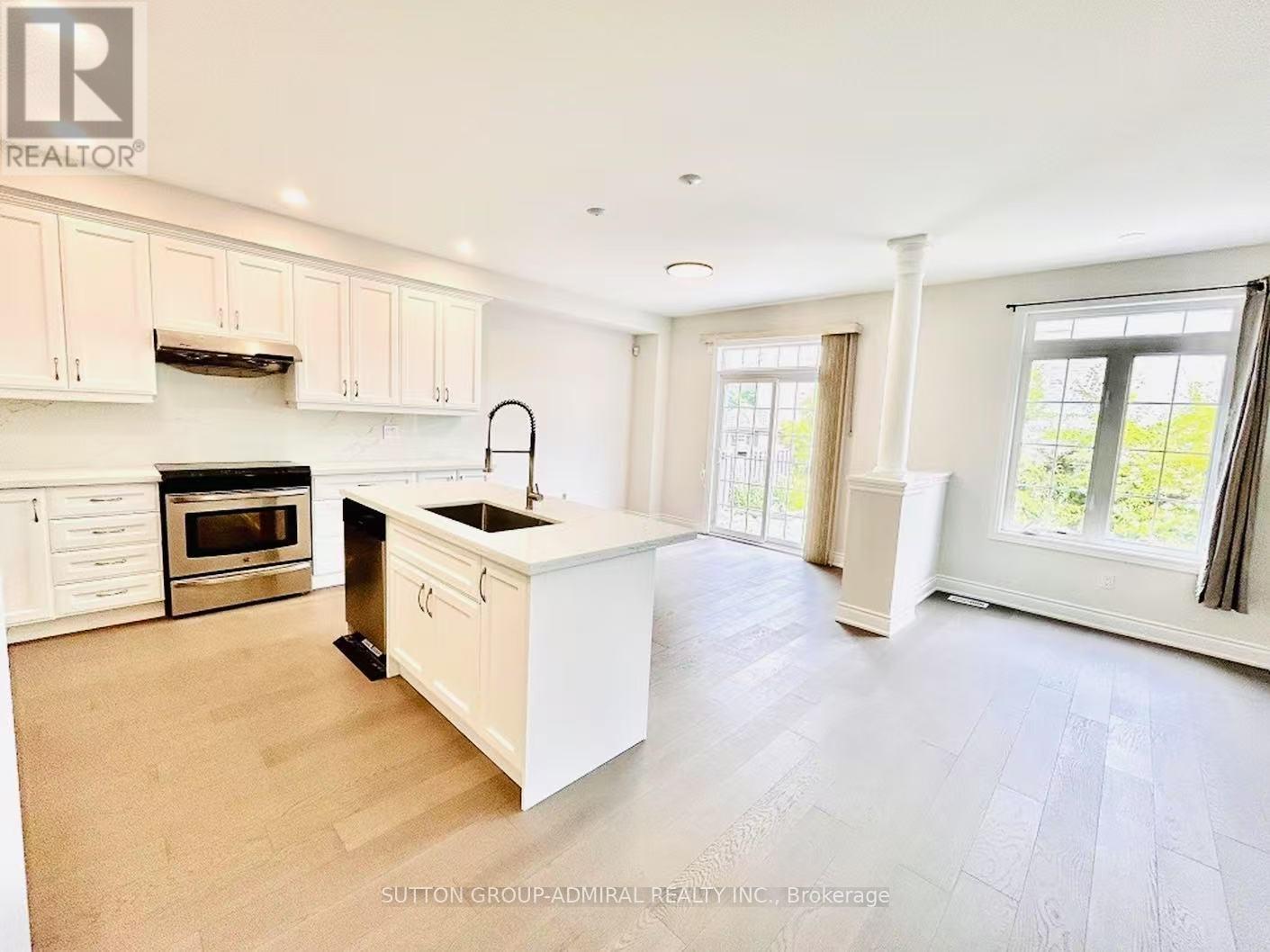 Photo 23 of 4 Castleglen Boulevard, Markham ON
