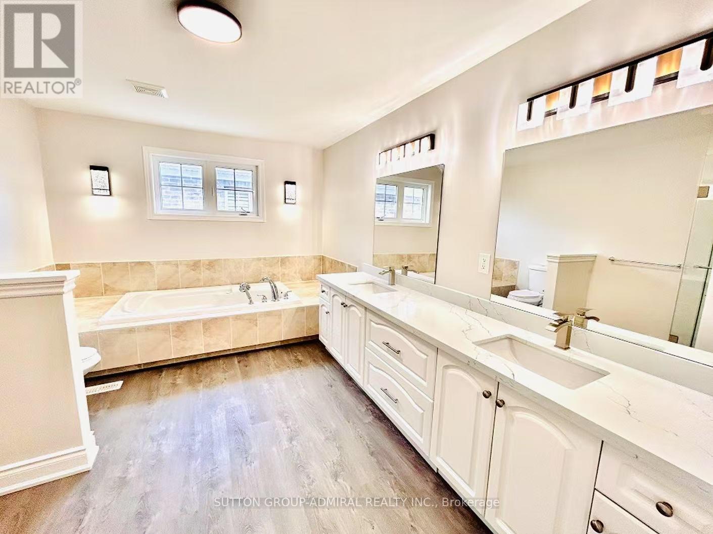 Photo 25 of 4 Castleglen Boulevard, Markham ON