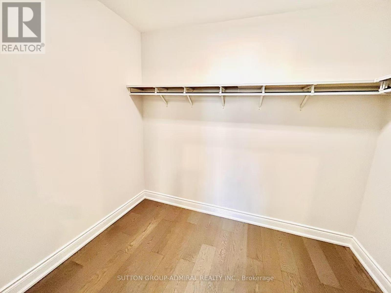 Photo 32 of 4 Castleglen Boulevard, Markham ON