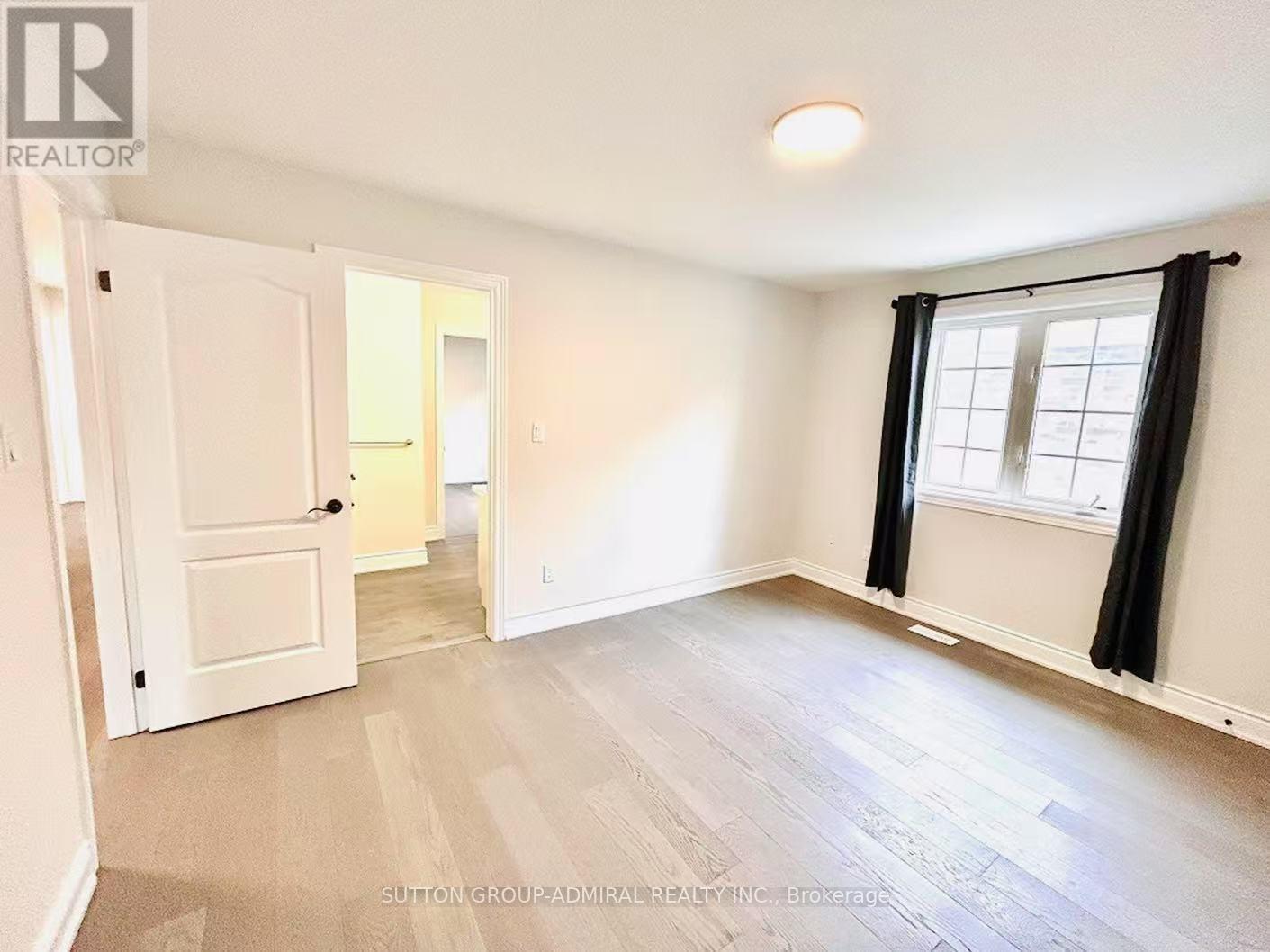 Photo 14 of 4 Castleglen Boulevard, Markham ON