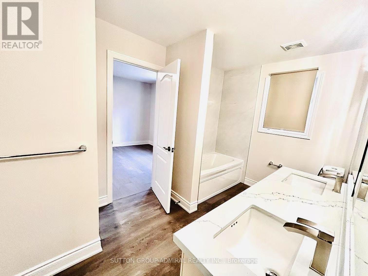 Photo 34 of 4 Castleglen Boulevard, Markham ON