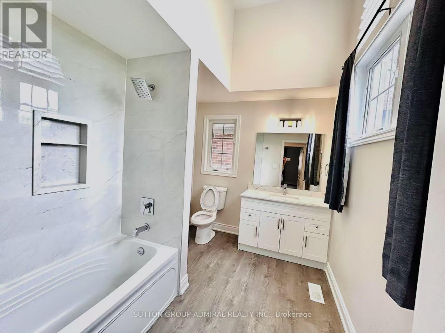 Photo 33 of 4 Castleglen Boulevard, Markham ON