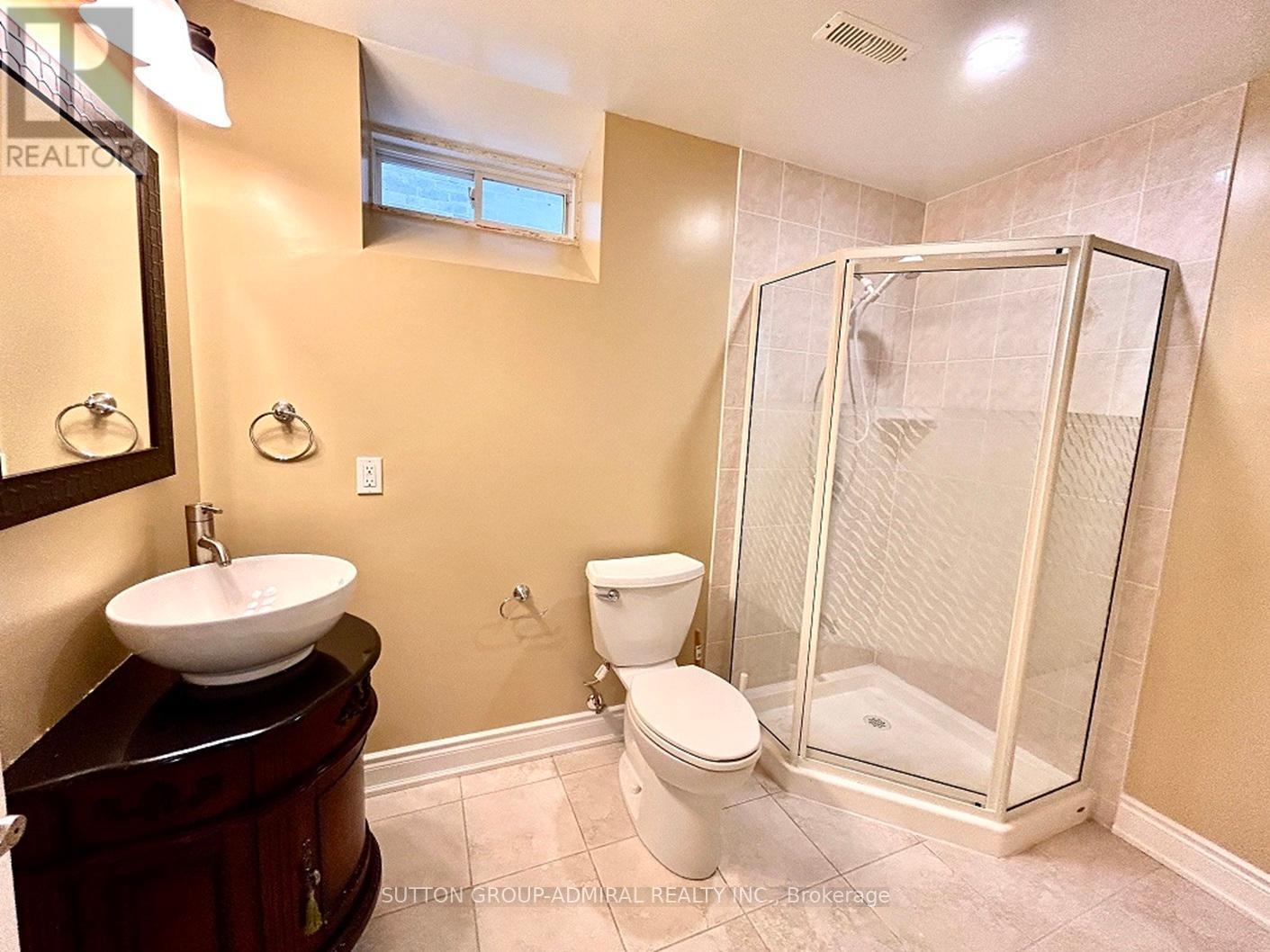 Photo 18 of 4 Castleglen Boulevard, Markham ON