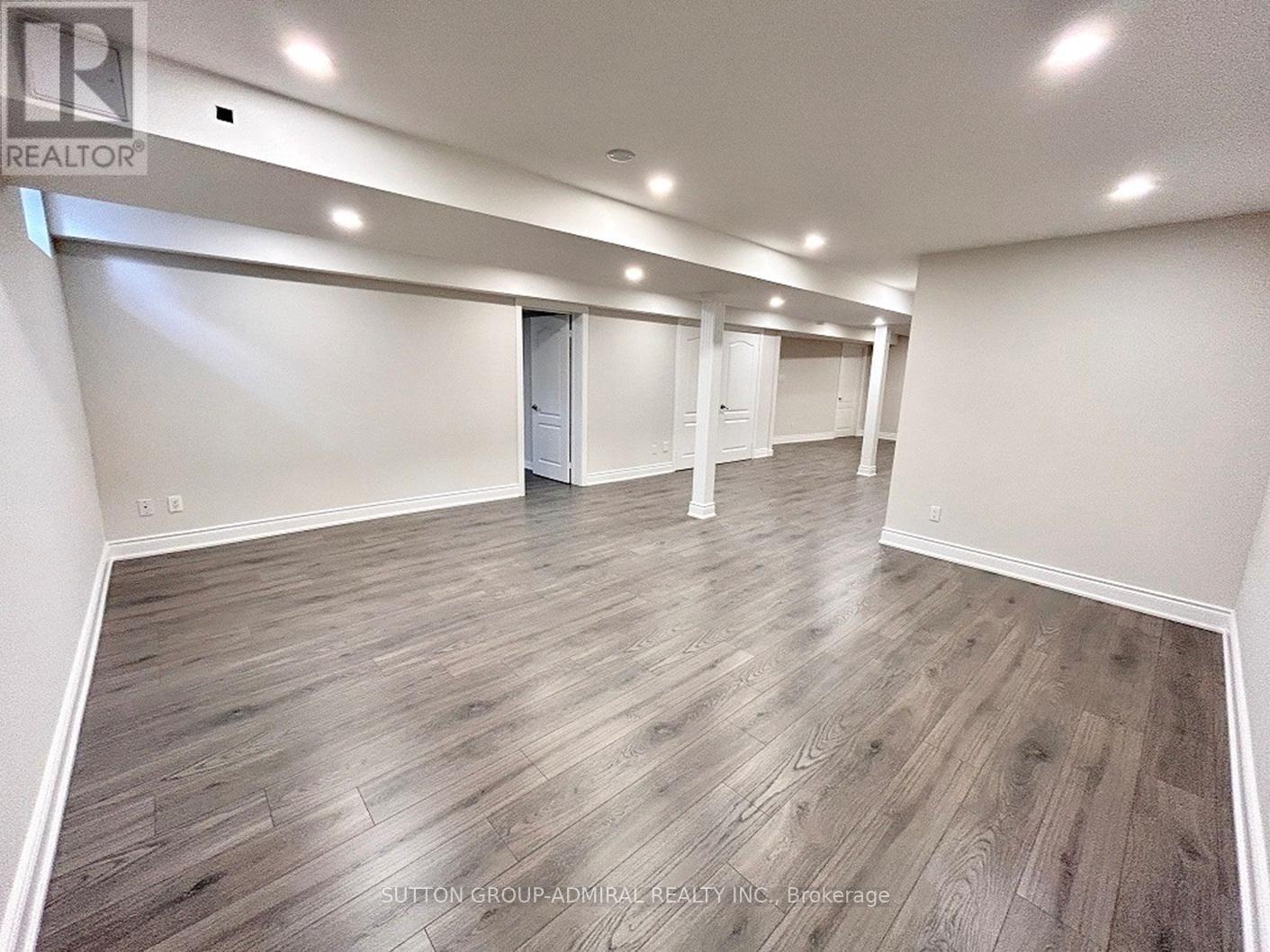 Photo 7 of 4 Castleglen Boulevard, Markham ON