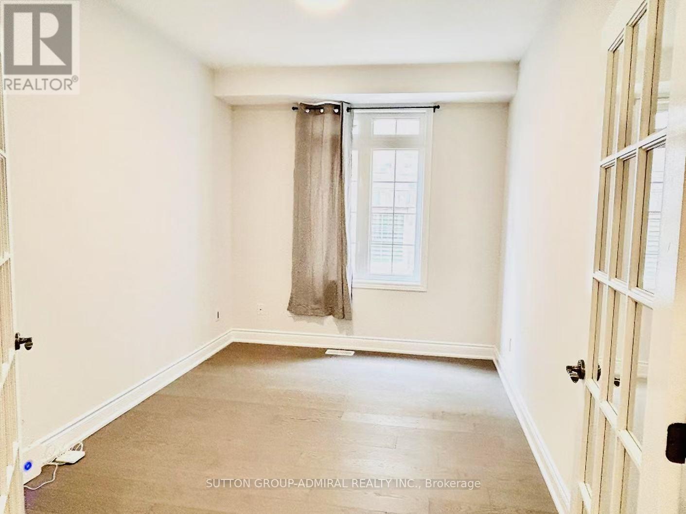 Photo 2 of 4 Castleglen Boulevard, Markham ON