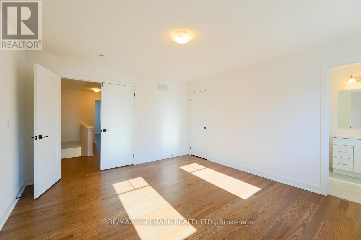 Photo 9 of 43 Shipley Avenue, Collingwood ON