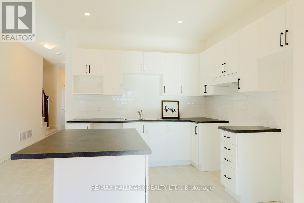 Photo 4 of 43 Shipley Avenue, Collingwood ON