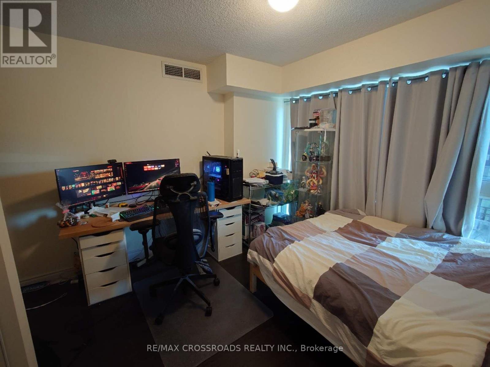 Photo 2 of 802 28 Ted Rogers Way, Toronto ON