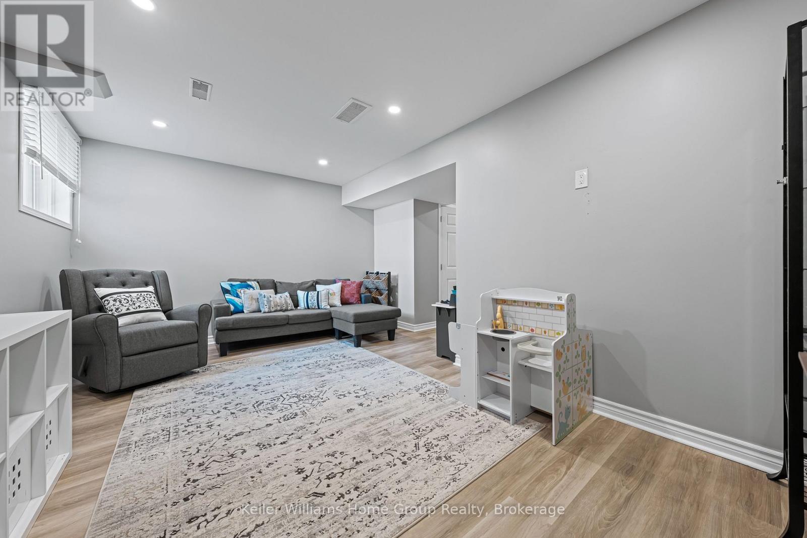 Photo 31 of 59 Westminster Crescent, Centre Wellington ON