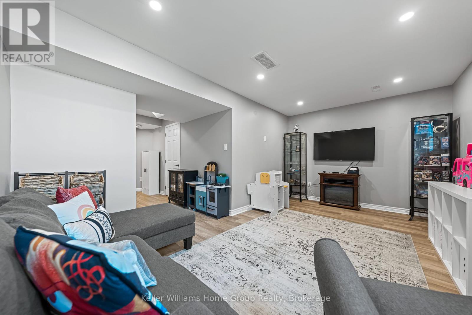 Photo 32 of 59 Westminster Crescent, Centre Wellington ON