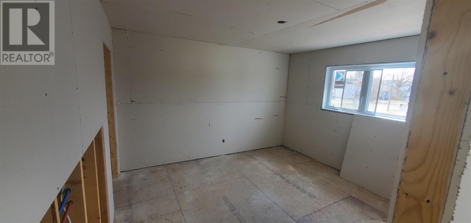 Photo 1 of 1305 Victoria Ave E, Thunder Bay ON