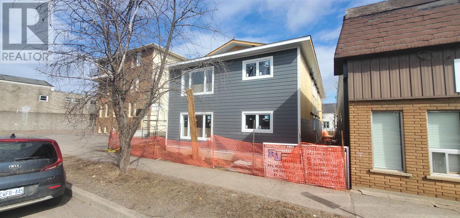 Photo 2 of 1305 Victoria Ave E, Thunder Bay ON