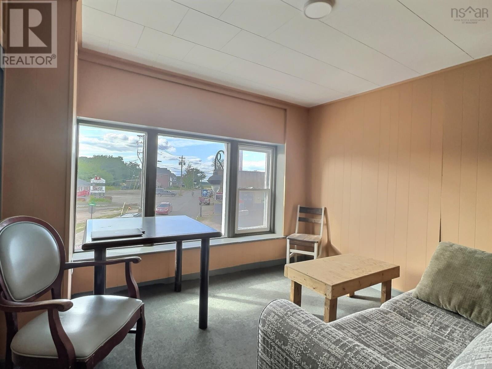 Photo 9 of 113 Victoria Street E, Amherst NS
