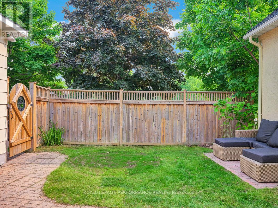 Photo 12 of 405 Allen Boulevard, Ottawa ON