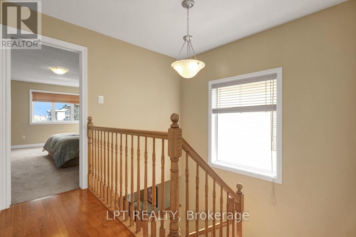 Photo 4 of 148 Waterfern Way, Ottawa ON