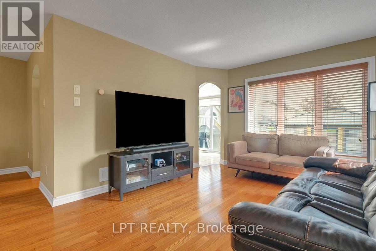 Photo 12 of 148 Waterfern Way, Ottawa ON