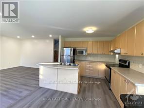Photo 3 of 218 Highpointe Crescent, Ottawa ON