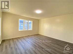 Photo 5 of 218 Highpointe Crescent, Ottawa ON