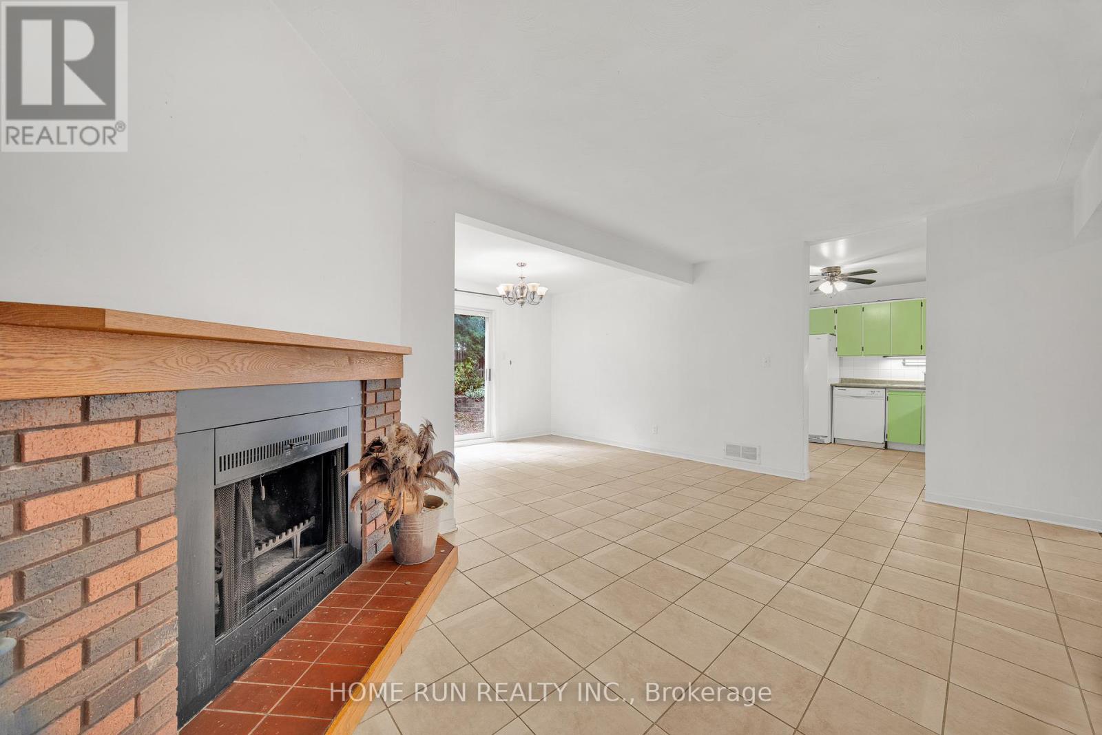 Photo 11 of 2555 Hunters Point Crescent, Ottawa ON
