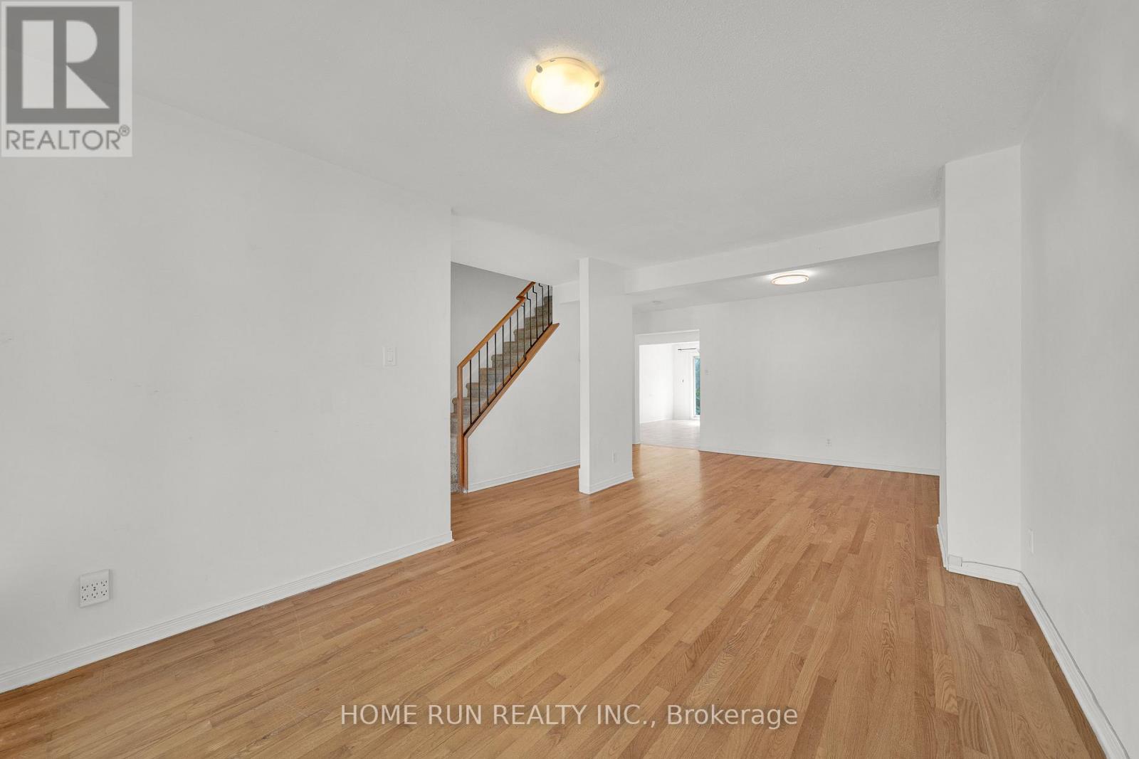 Photo 6 of 2555 Hunters Point Crescent, Ottawa ON