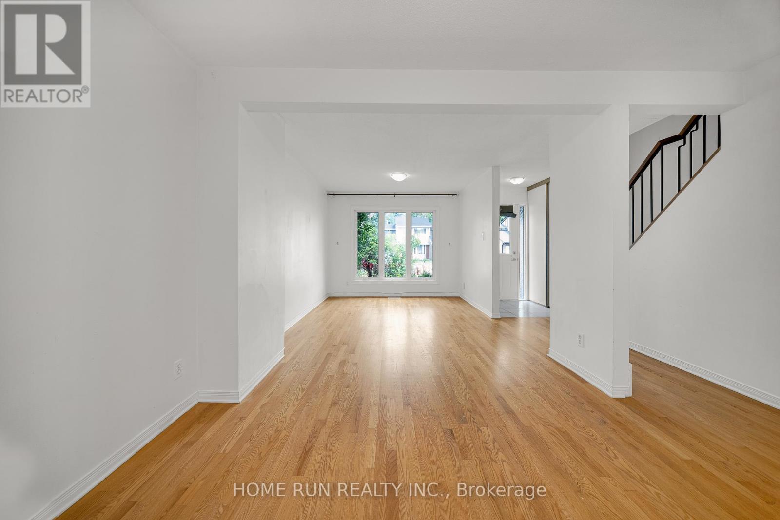 Photo 7 of 2555 Hunters Point Crescent, Ottawa ON