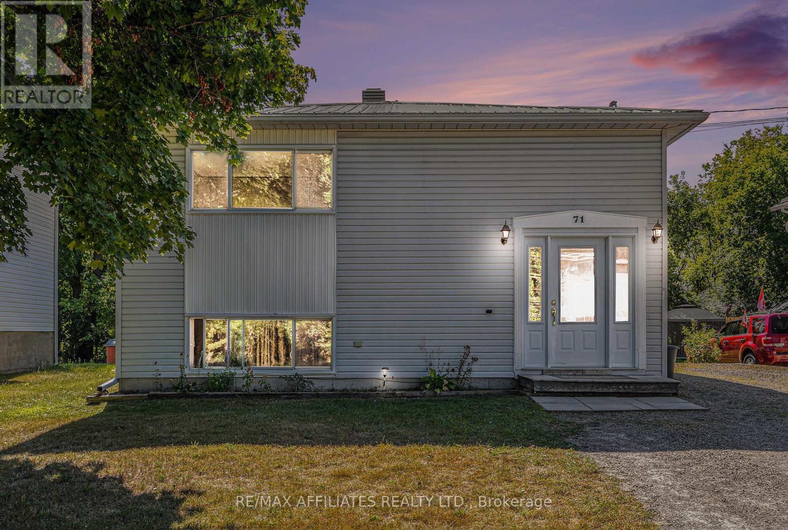 Photo 12 of 71 Stephen Street, Smiths Falls ON