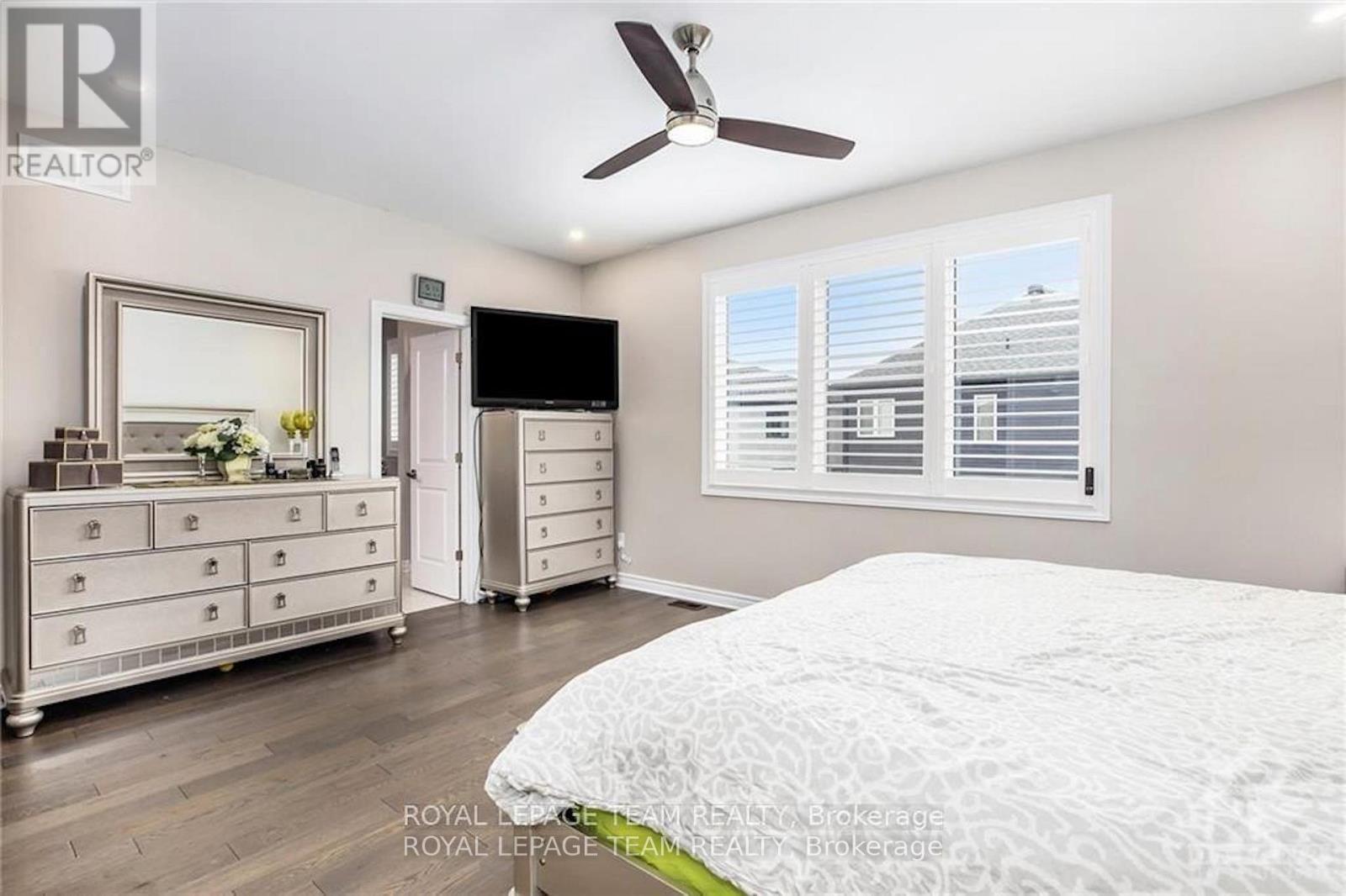 Photo 7 of 240 Saddleback Crescent, Ottawa ON